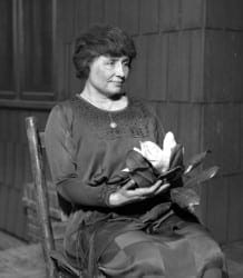 Hellen_Keller_circa_1920